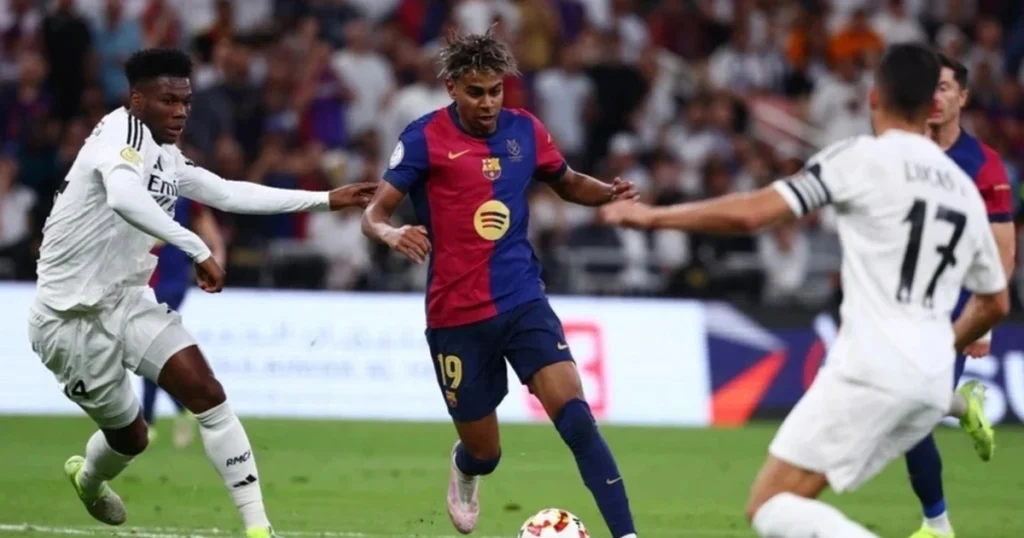 Lamine Yamal khiến Messi lu mờ ở tuổi 17