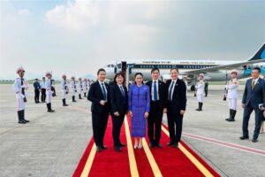 4 Bóng Hồng Tháp Tùng Thủ Tướng Thái Ở Việt Nam