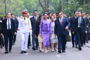 4 Bóng Hồng Tháp Tùng Thủ Tướng Thái Ở Việt Nam