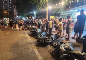 Tai nạn nghiêm trọng ở Bắc Ninh Ô tô mất lái tông hàng loạt xe máy, ít nhất 2 người bị thương