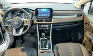 Mitsubishi Xpander hay Hyundai Accent 
