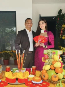 Hoa hậu Khánh Vân giận dỗi vì không được nắm tay