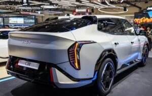 KIA EV4 2025 Sedan ra mắt tầm hoạt động 630 km