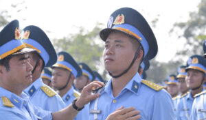 Hàng nghìn người đội nắng xem bộ đội hợp luyện diễu binh
