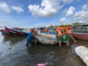 Bão số 5 áp sát miền Trung: Quảng Trị phát lệnh ứng phó khẩn cấp di dời dân, sơ tán du khách đảo Cồn Cỏ