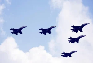 Tiêm kích Su-30MK2 bay trên bầu trời Quảng trường Ba Đình