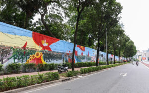 tranh bích họa dài 300m