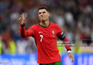 Cỗ máy Ronaldo không ngừng tiến hóa, thương hiệu "CR 1.000" khi nào thành hiện thực?