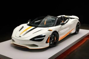 Siêu xe cực hiếm McLaren 750S Spider Triple Color lên sàn đấu giá