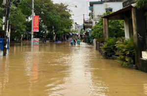 Nước dâng cao hơn 1000 người Đà Nẵng chạy lũ trong đêm