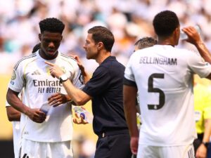 Xabi Alonso như "giẫm phải mìn" ở Real, cầu thủ bức xúc vì bị can thiệp đời tư