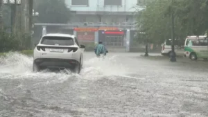 Mưa trắng trời trung tâm tỉnh Quảng Ngãi chìm sâu trong nước