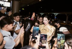 Hoa hậu Thanh Thủy bật khóc khi trở lại Nhật Bản