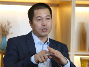 Nâng chất lượng lao động trẻ thay vì tăng tuổi hưu lên 65