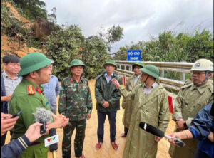 huy động 300 cán bộ