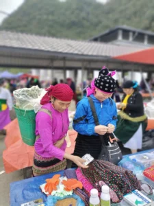 Độc đáo chợ lùi Sà Phìn