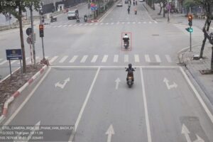 Camera AI tóm hơn 700 lượt vượt đèn đỏ tại Hà Nội